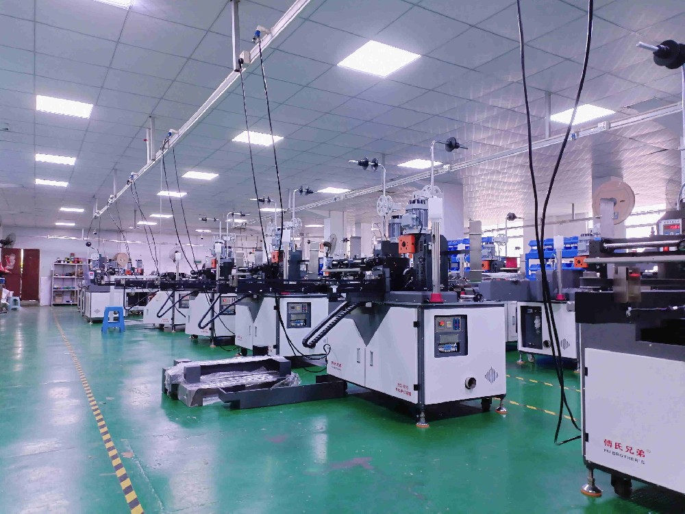 一種全自動(dòng)裁線剝皮雙頭沾錫機(jī) 一種全自動(dòng)裁線剝皮雙頭沾錫機(jī)